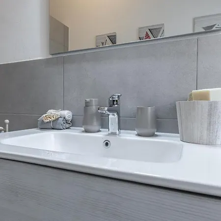 Rapallo-portofino, Chic And Cozy With Pool Apartament *