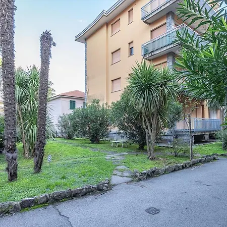 Rapallo-portofino, Chic And Cozy With Pool Апартаменти *